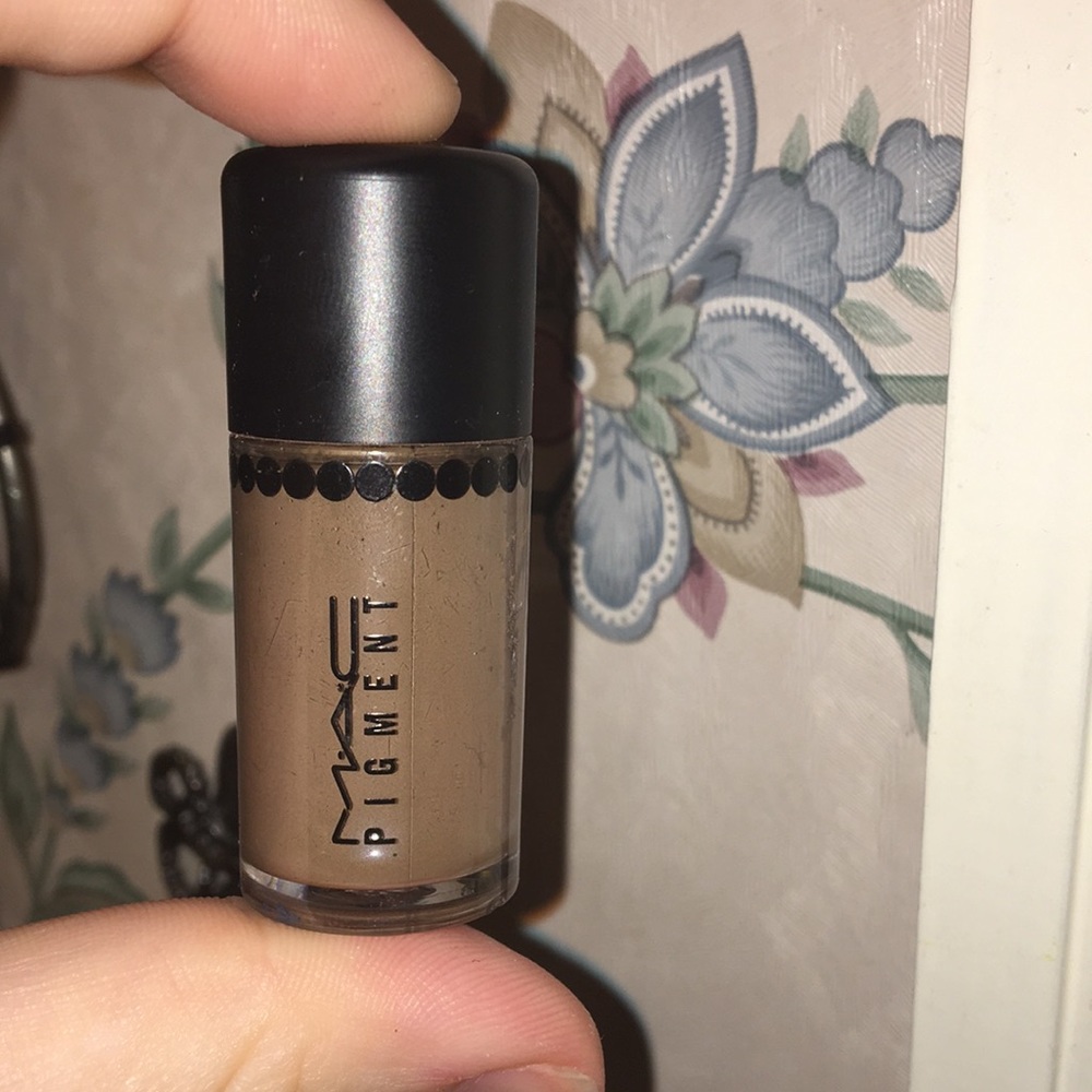 MAC loose pigment